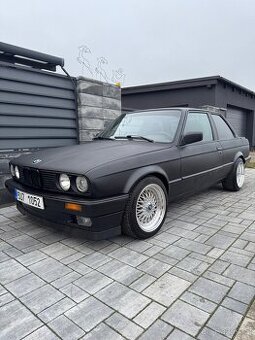 BMW e30 325i