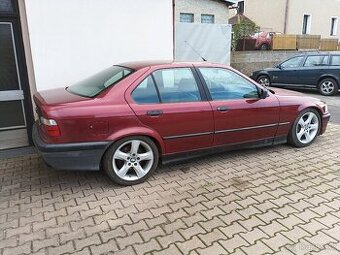 BMW E36 320i sedan