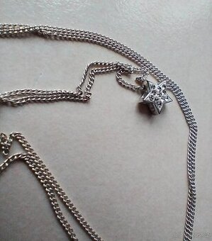 Stříbrný řetízek se srdíčkem 925