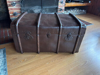 obrovský  lodní kufr, truhla