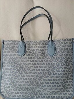 Moc pěkná modrá kabelka