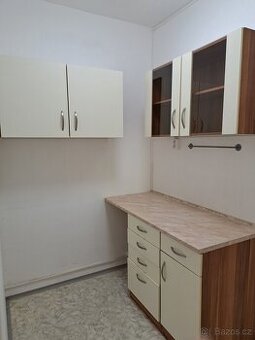 Malá kuchyňská linka ve výborném stavu - 1