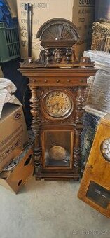 Krásné gravírované Staré hodiny