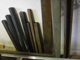 Různý kovový materiál