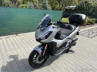 Skútr Honda ADV 350 A