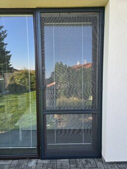 Hliníková dveřní sít proti hmyzu antracit s rámem (227x96,5)