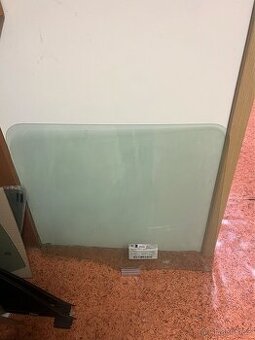 Pravé boční sklo na Scanii 4. a 5 serie r.v. 96-17