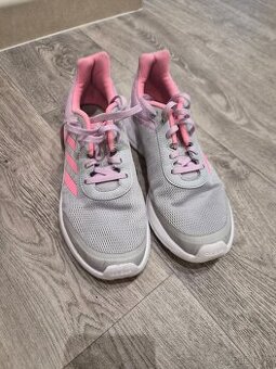 Dívči tenisky Adidas vel 40 480 Kč