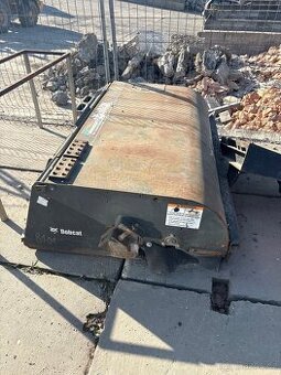 Kartáč pro smykový nakladač bobcat