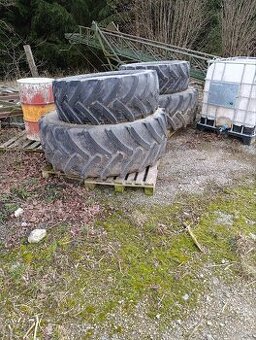 Pneu na traktor i s disky