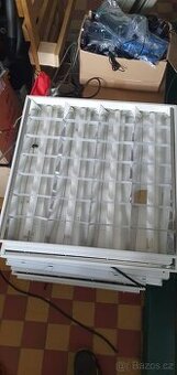 Čtvercové stropní svítidlo