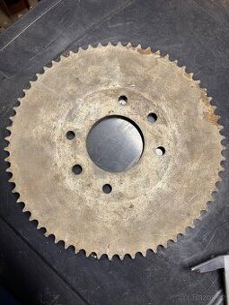 Rozeta ocelová 64 zubů pro řetěz 06