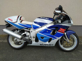 SUZUKI GSX-R 750