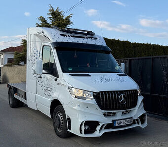 Mercedes-Benz Sprinter 519 - mini ťahač so spaním