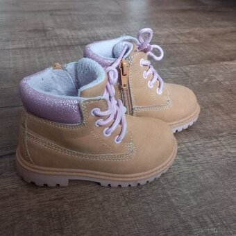 Krasne boticky vel 22