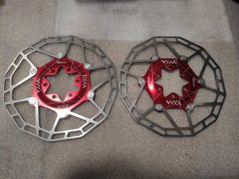 Spousta nových brzdových kotoučů 6 děr a CL.