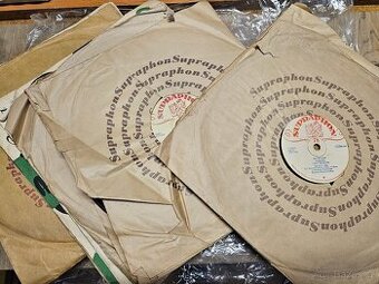 Sada 15 ks retro gramodesek (1950–1957) – Kučerovci a další