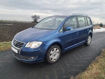 Volkswagen Touran 2.0 CNG, 80 kW, 7 míst, 08/2009