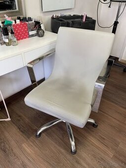 Kadernicky nabytek daruji za odvoz