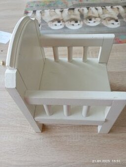 Křesílko pro panenky