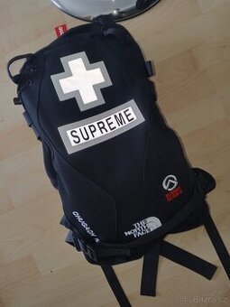 Název: Supreme & The North Face Batoh