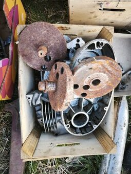 Prodám krabice náhradních dílů Jawa ČZ Pionýr, moped a další