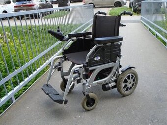 Elektrický invalidní vozík,zcela nové baterie