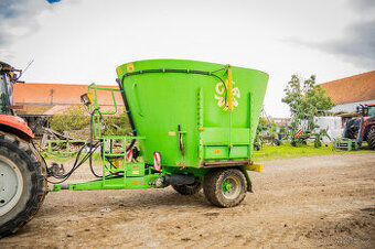 Prodám krmný míchací vůz Černín H11, rok výroby 2010, objem