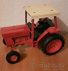 Staré hračky - Traktor Ertl, plechová tramvaj