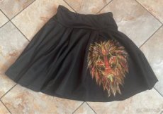 Černá sukně s malovaným lvem