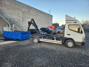 HÁKOVÝ NOSIČ KONTEJNERŮ  MITSUBISHI CANTER FUSO DO 3.5 TUNY