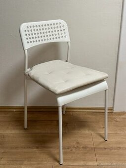 Bílé židle Ikea se sedáky – 2 kusy
