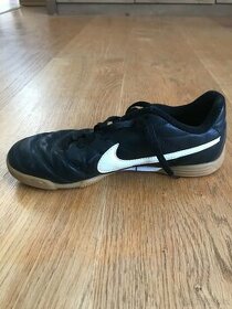 Sálovky NIKE 34