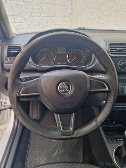 Fabia volant