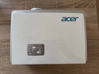Projektor Acer K520 - LED, HDMI, vysoká svítivost a kontrast