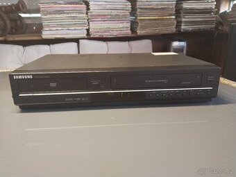 Samsung DVD-V6700 stolní VHS rekordér a přehrávač DVD, SVCD,