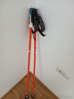 Lyžařské hůlky Atomic, 120cm