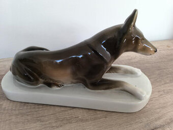 Retro soška "Ležící vlčák" Royal DUX