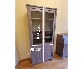 Vitrína Ikea Hemnes (šedo hnědá)