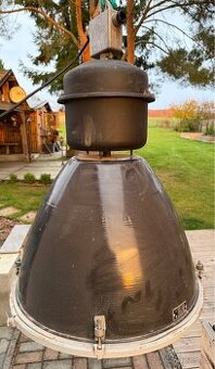 Industriální lampa