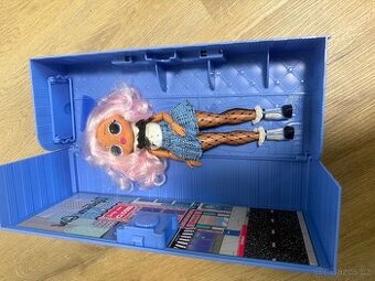 Lol panenka s krabickou na zámek a klickem