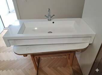 Velké keramické umyvadlo