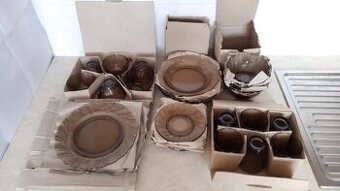 Set 36ks - skleněné hnědé nádobí (nepoužité)