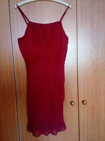 Červené společenské šaty
