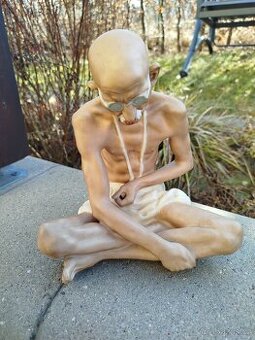 Royal Dux Mahátma Gándhí šedesátá léta porcelán