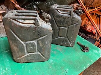 kovové kanystry 2kusy na 20l, retro