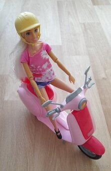 Panenka Anlily kloubová se skútrem