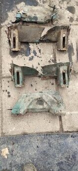 Výřez karoserie škodaa 125l tunel na 5q a držaky napravy