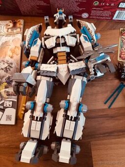 Lego Ninjago Zane a bitva s titanskymi roboty