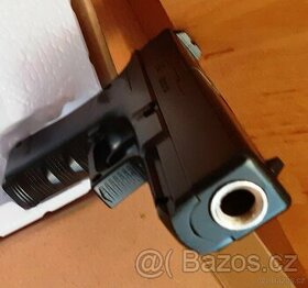 Airsoft zbraň replika  pistole  Glok-.   Manuální .Celokovov